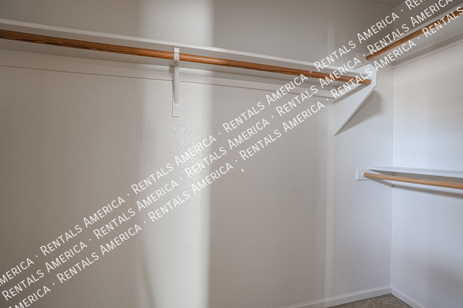 Building Photo - 7441 W Fleetwood Ln