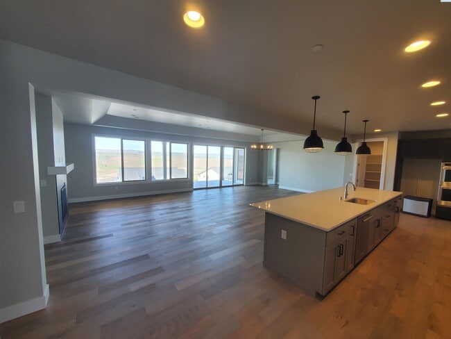 Building Photo - FOR RENT SOUTHCLIFFE