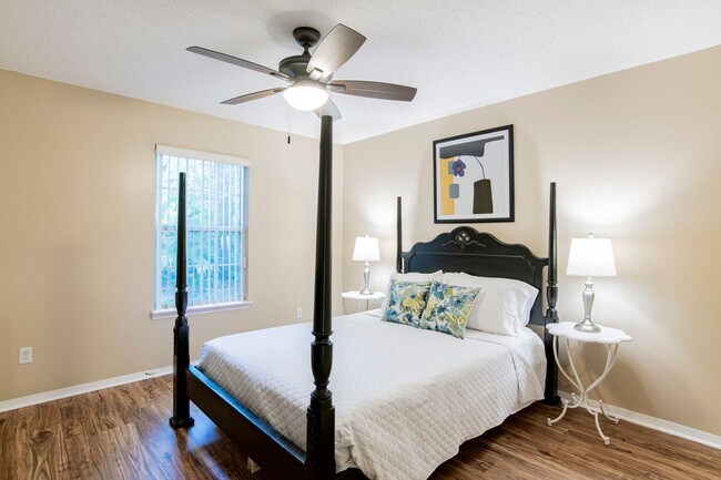 Building Photo - Lovely Ground-Floor Condo with Patio Near Airport