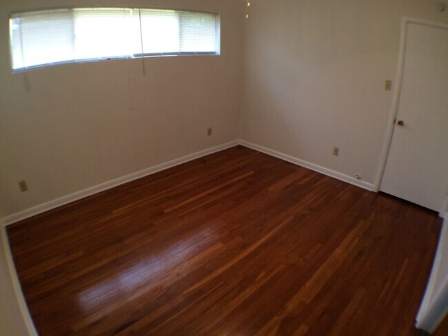 Building Photo - Charismatic 3 Bed 2 Bath Home!