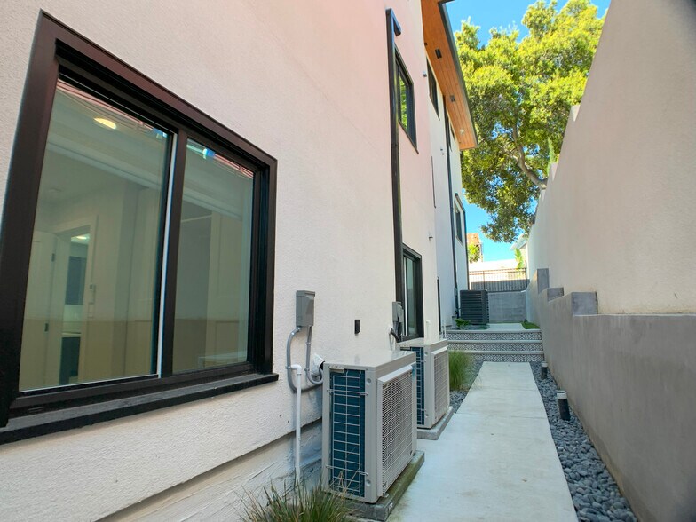 Building Photo - 2127 Park Blvd
