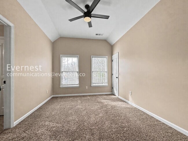 Building Photo - 3-Beds 3.5 Baths Spacious Home with Fenced Yard and Garage Parking