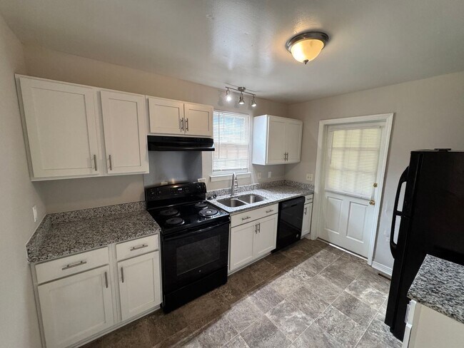 Building Photo - 2116 Finchley Dr