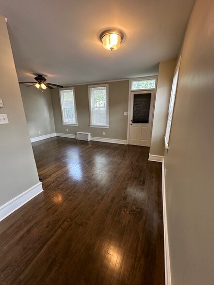 Building Photo - 310 W Scott St