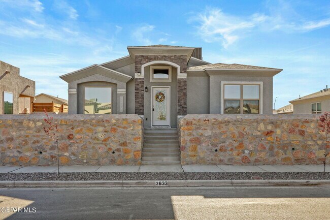 Primary Photo - 2833 Maria Casas St