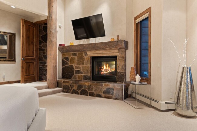 Building Photo - 395 Silverlode Dr