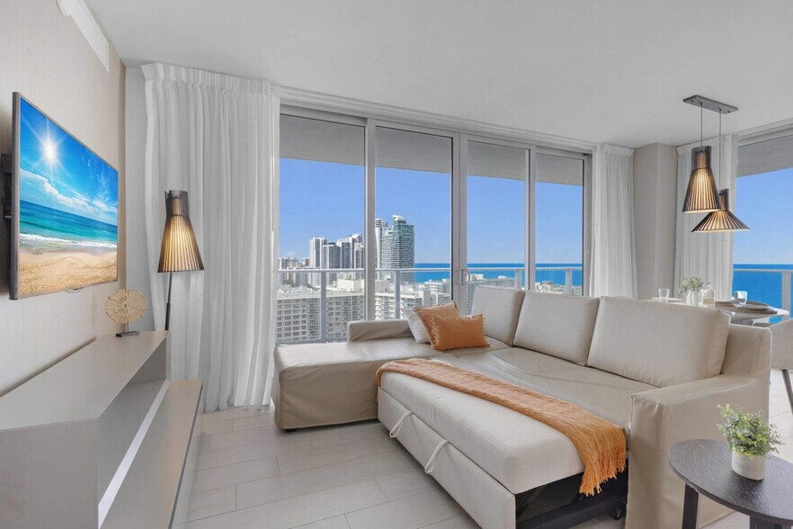 Building Photo - 4010 S Ocean Dr