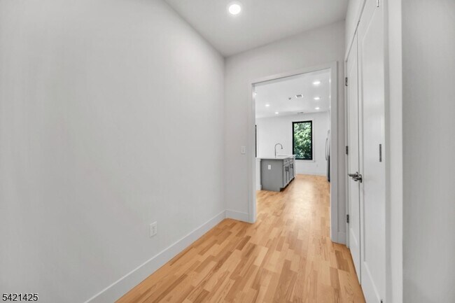 Building Photo - 1037 Amboy Ave