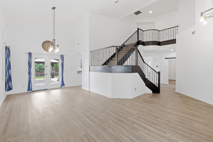 Building Photo - 12175 W Chase Ln