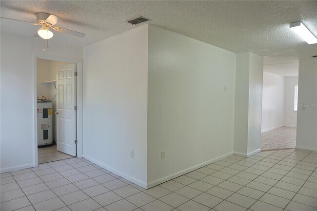 Building Photo - 2567 Elm Ave