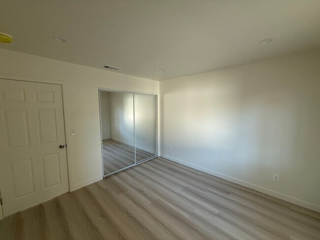 Building Photo - 7725 Owensmouth Ave