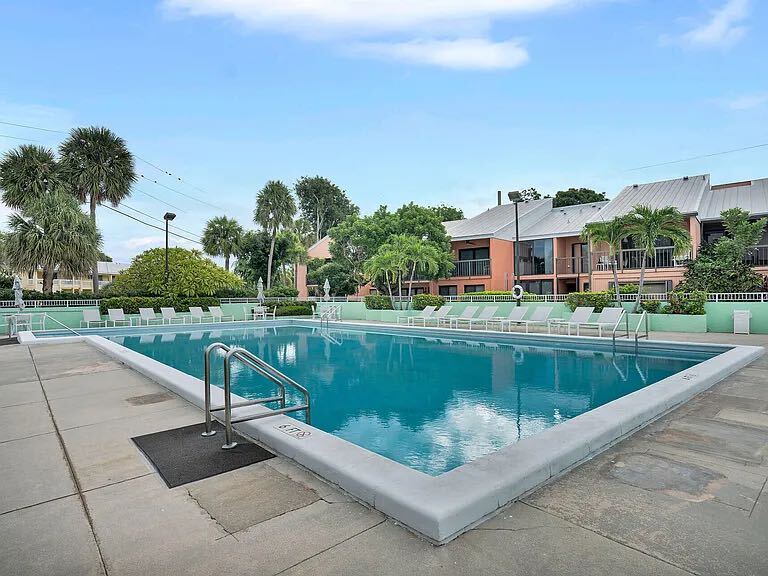 Building Photo - 98202 Windward Ave