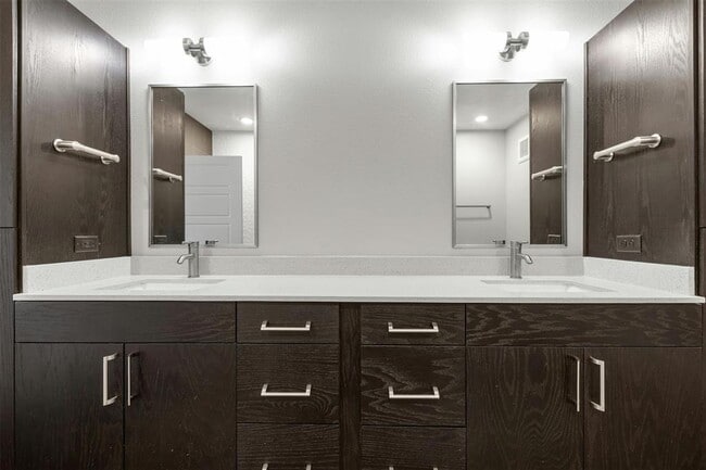 Building Photo - 3114 S Congress Ave