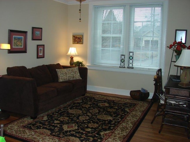 Lindbergh Living Room - Wilmont Apartments