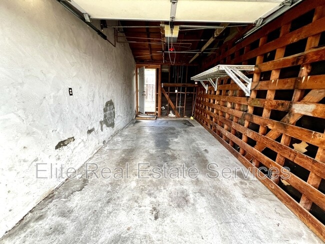 Building Photo - 9124 Rosedale Dr