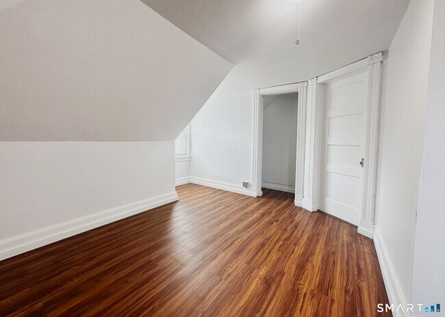 Building Photo - 394 High St