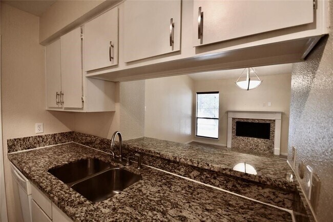 Building Photo - 1818 Augusta Dr