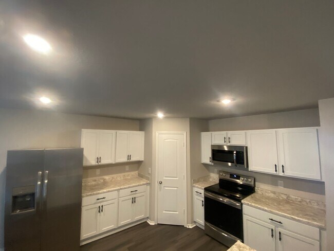 Building Photo - 5304 Yukon Dr