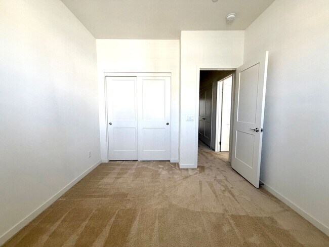 Building Photo - Charming 3bed 2.5 bath Simi Valley Home