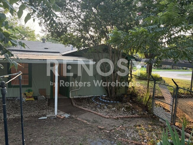 Building Photo - 1501 Briarwood Blvd
