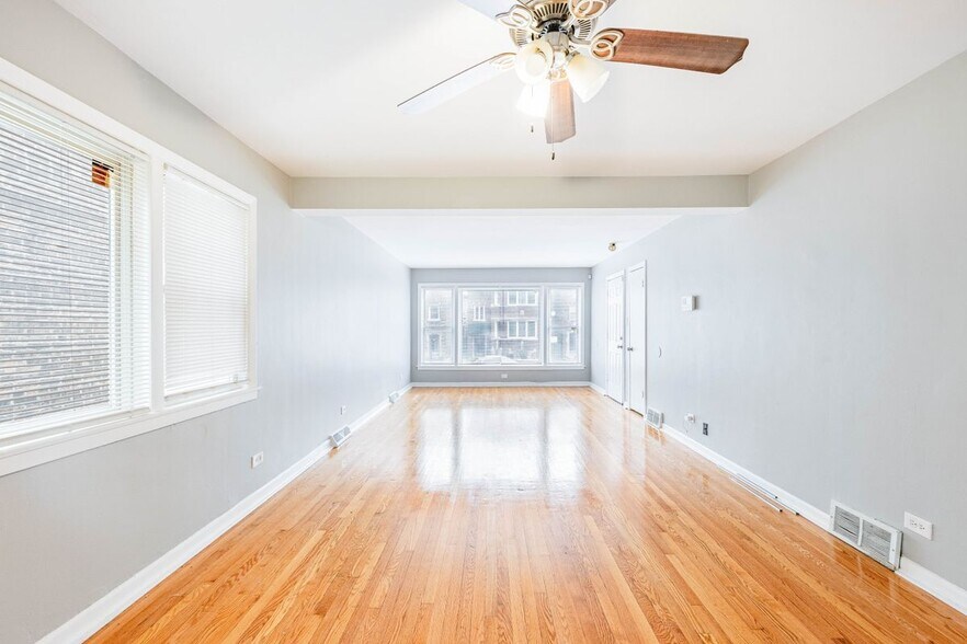 Building Photo - 7637 S Essex Ave