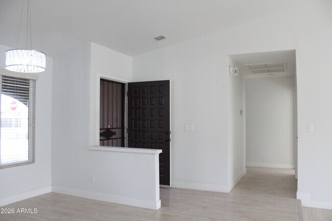 Building Photo - 7301 W Canterbury Dr