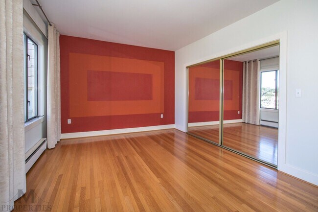 Building Photo - Eureka Valley/Castro 4 Bed + Bonus Room, 3 Bath, 2 Car Garage, City & Valley Views
