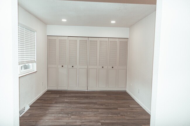 Building Photo - 7355 S Garfield Ct