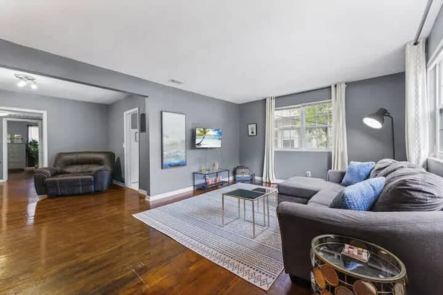 Building Photo - 1512 Larue Ave