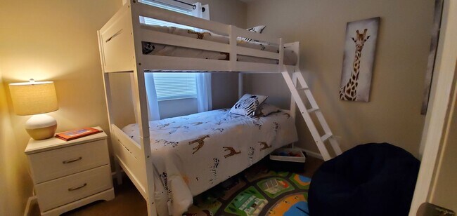 Building Photo - ? Pet Friendly Home ? Fenced in Yard ? Renovated ?