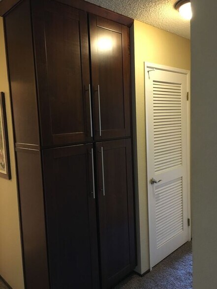Laundry & Storage - 1400 Bowe Ave