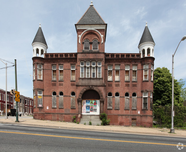 Building Photo - Columbus School