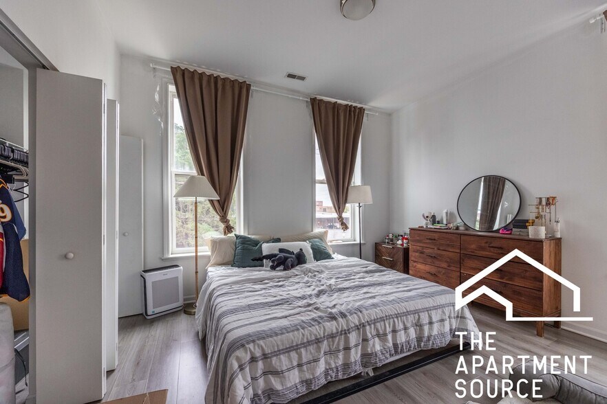 Building Photo - 2020 S Throop St