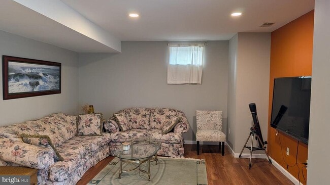 Building Photo - 6721 Sycamore Park Dr