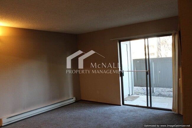 Building Photo - 1 Bedroom, 1 Bathroom Condo – Approx. 605 Sq. Ft.