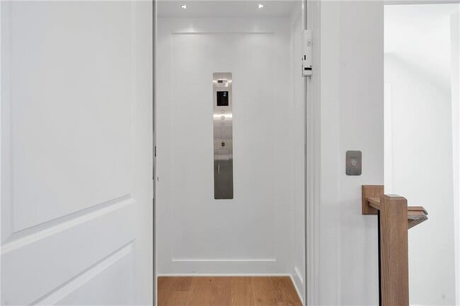 Building Photo - 2042 Juliette Ave