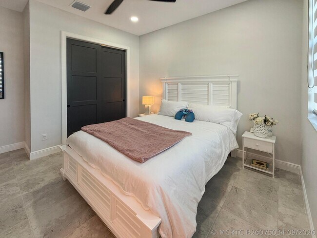 Building Photo - 9221 SW Esule Way