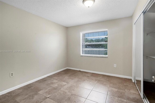 Building Photo - 681 Thornridge Ave