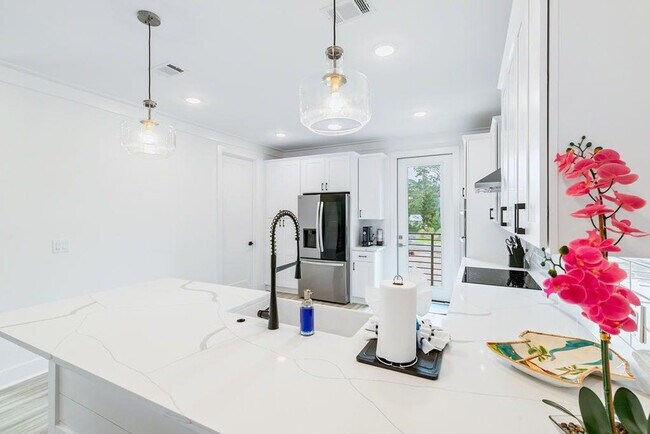 Building Photo - 125 Blue Eden Lp