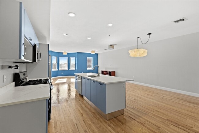 Building Photo - 877 Harrison Ave