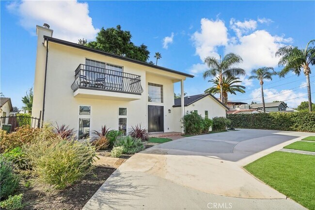 Building Photo - 7425 Vanalden Ave