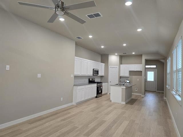 Building Photo - 3905 White Rock Dr