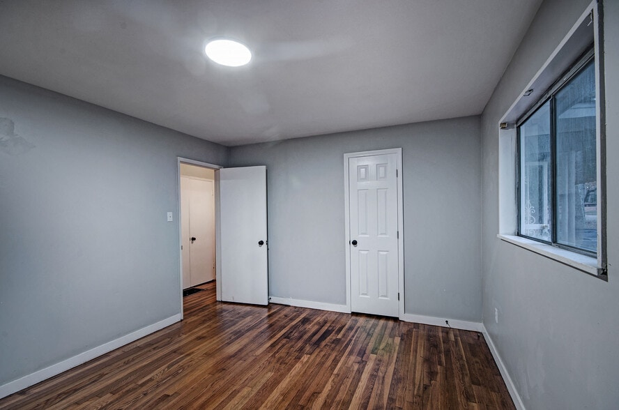 Building Photo - 4240 Azalea Dr