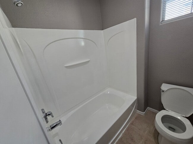 Building Photo - Beautiful 3 Bedroom Home located within North Las Vegas Manicured HOA - $1895 off Feb 2026 - Ask ...