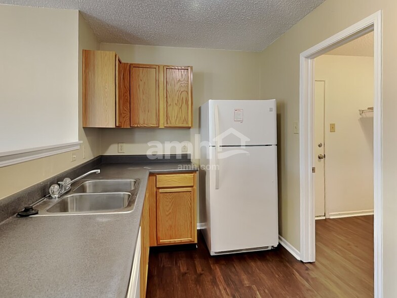 Building Photo - 906 Brookstone Dr