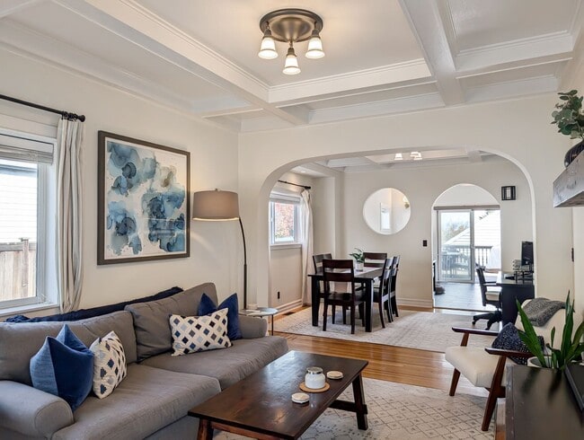 Building Photo - Elegant 3-Bedroom Home with Exceptional Craftsmanship in West Seattle