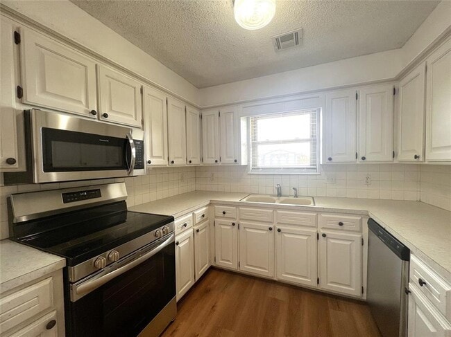 Building Photo - 1024 S Highland Dr