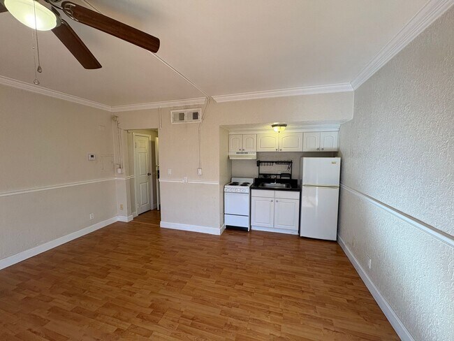 Building Photo - Condo in the Heart of Downtown