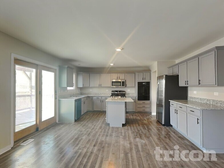 Building Photo - 2005 Alpine Way