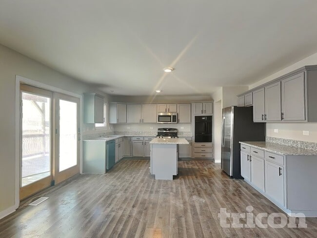 Building Photo - 2005 Alpine Way